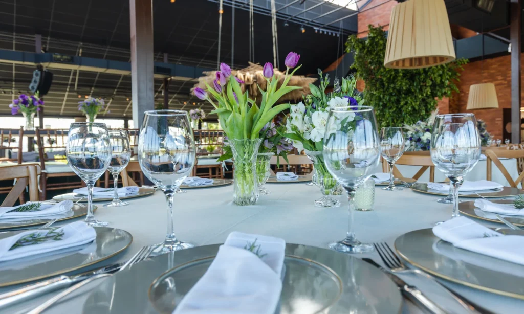 Buying Wedding Decor in Bulk: Venue Plan, Quantities, MOQ and Installation Control