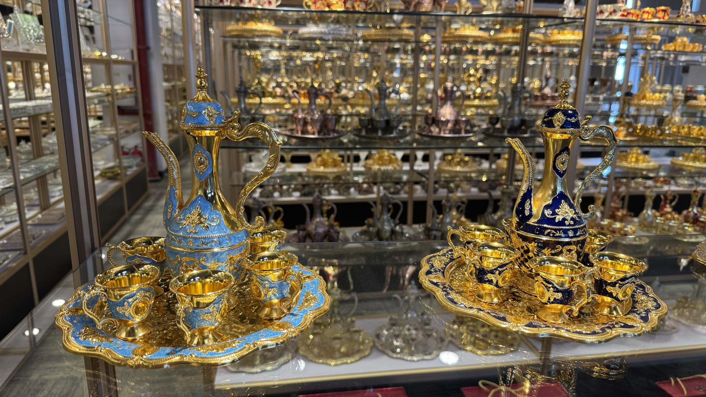 Decorative pitcher and cup sets in the LANBORUI showroom